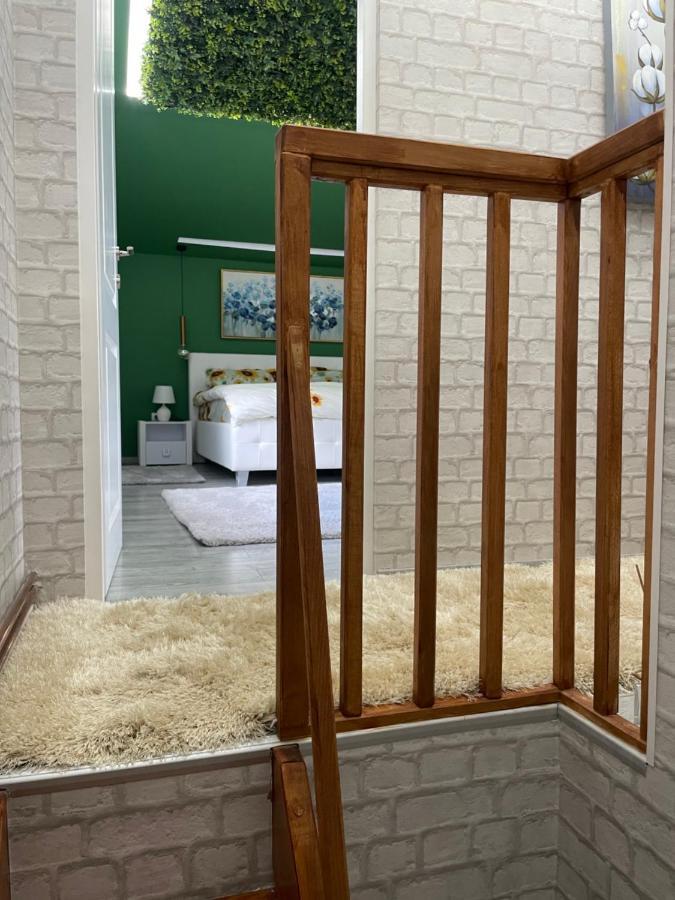 Deyinn Guest House Centrum 투르다 외부 사진