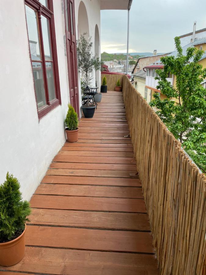 Deyinn Guest House Centrum 투르다 외부 사진