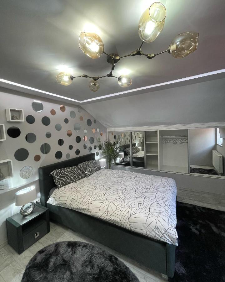 Deyinn Guest House Centrum 투르다 외부 사진